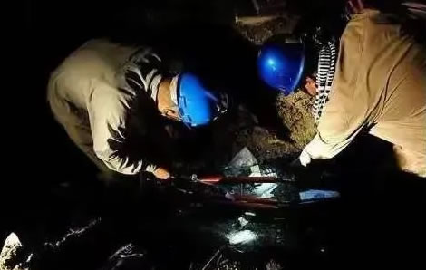 ���S�޽�(j��ng)򞡿�͉��}�_���yԇ10KV��|й¶�Ը�����ϵĵ��Ͱ���